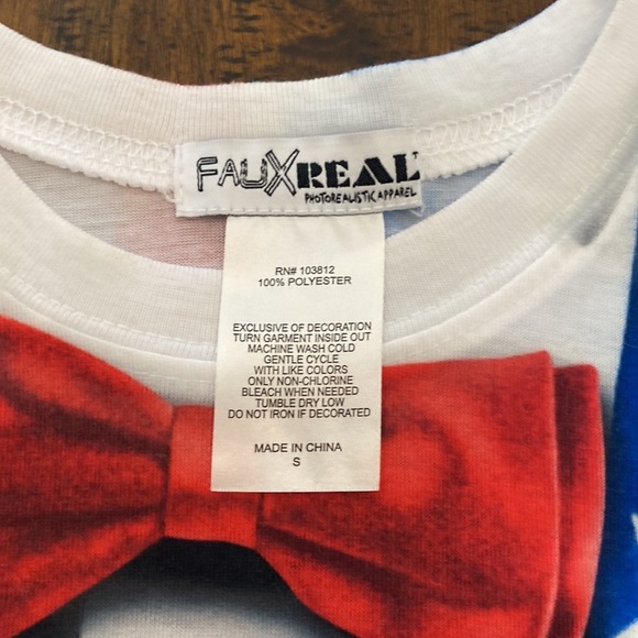 Fauxreal size men small USA tux shirt - Picture 2 of 3